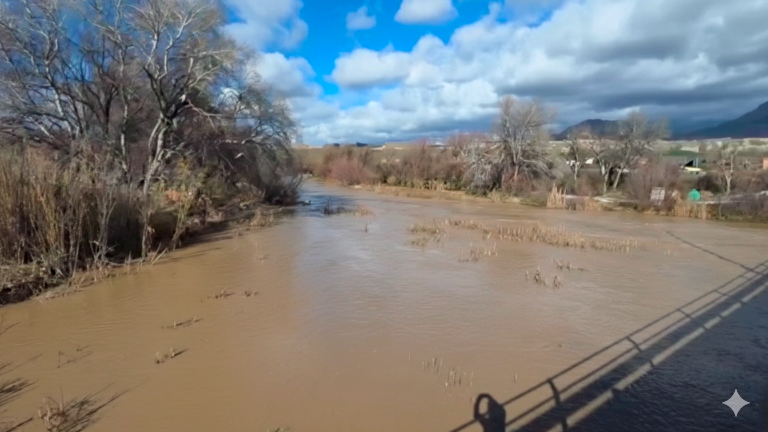 Así baja hoy sin lluvia el Guadiana Menor por El Cortijuelo
