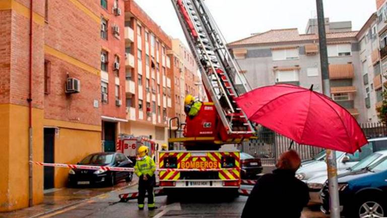 Un piso calcinado en Andújar tras registrarse un incendio que no ha causado heridos