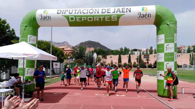 Éxito de la maratón solidaria en pista