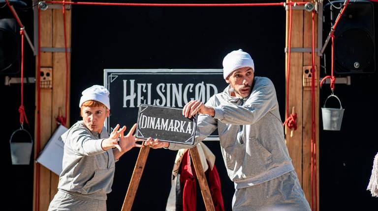 <i>Obra incluida en la Red Andaluza de Teatros Públicos. / Junta de Andalucía. </i>