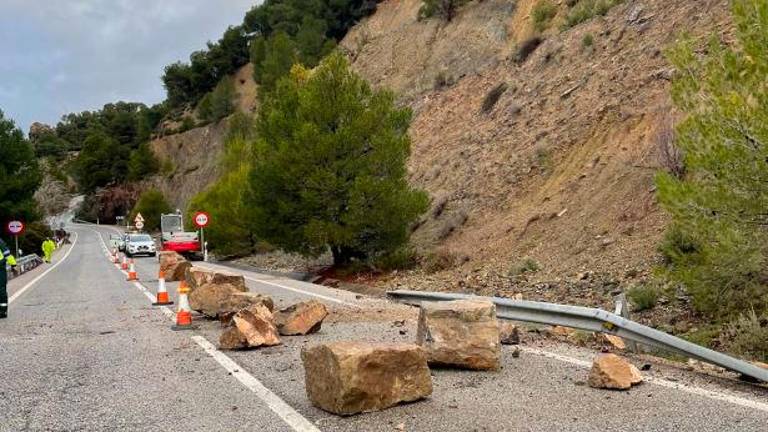 Se mantendrá cerrada al tráfico la carretera que conecta Huelma con la A-4