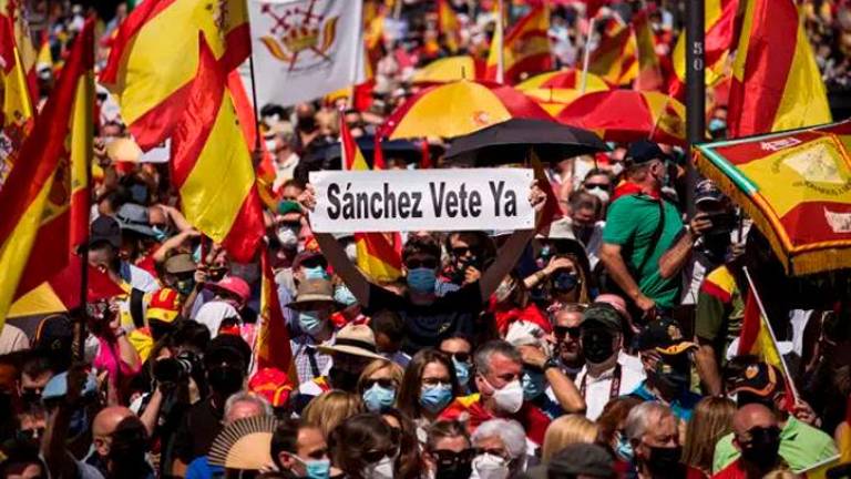 Unas 25.000 personas se concentran en la plaza de Colón contra los indultos