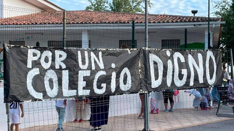 El alcalde de Peal de Becerro critica el “abandono” del colegio Antonio Machado