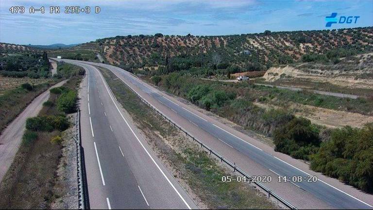 Cortan la A-4 sentido Sevilla por un socavón a la altura de Andújar