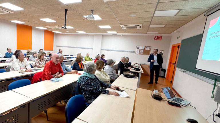 La UJA promueve la cultura financiera entre los mayores del programa Aula Abierta