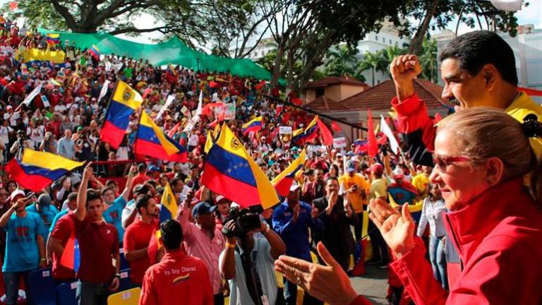 Maduro insta al diálogo para lograr estabilidad