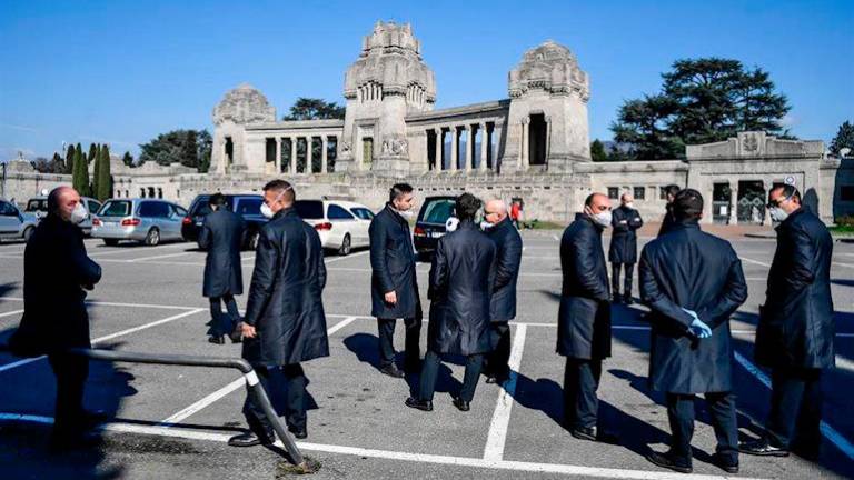 Italia suma récord de más de 600 muertos en una jornada