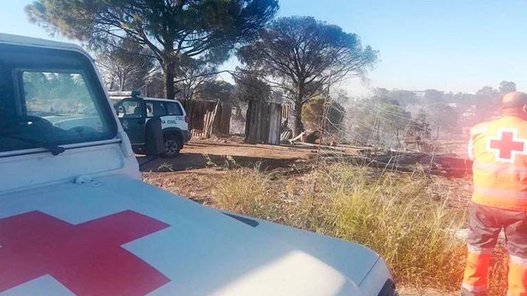 Varios heridos leves y 200 chabolas quemadas tras un incendio en Palos de la Frontera
