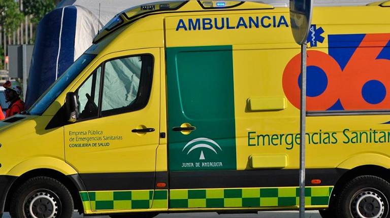 <i>Ambulancia del Centro de Emergencias Sanitarias (CES) 061. / 112 Andalucía. </i>