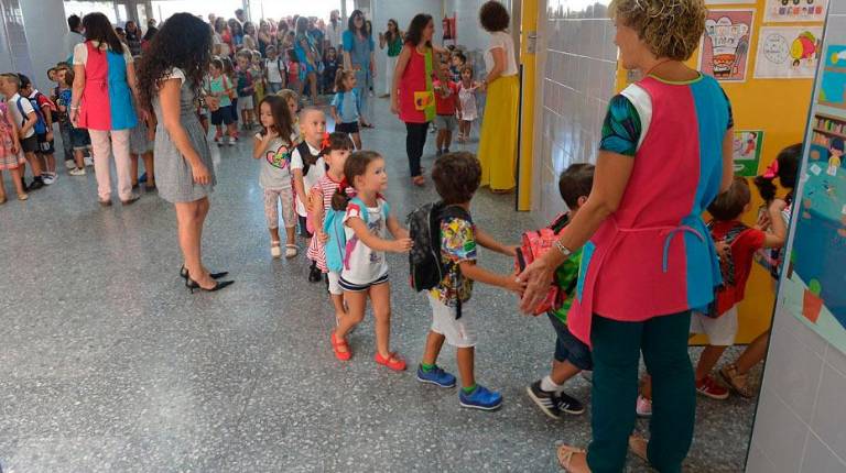 <i>Entrada de alumnos de Infantil a un colegio en una imagen de archivo. / Junta de Andalucía.</i>