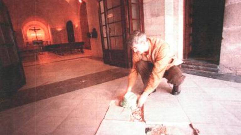 Tal día como hoy en 1998 publicábamos: Filtraciones de agua amenazan la cripta de la Catedral