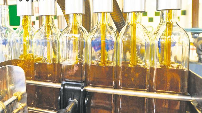 El precio del aceite lampante en el mercado supera ya los tres euros