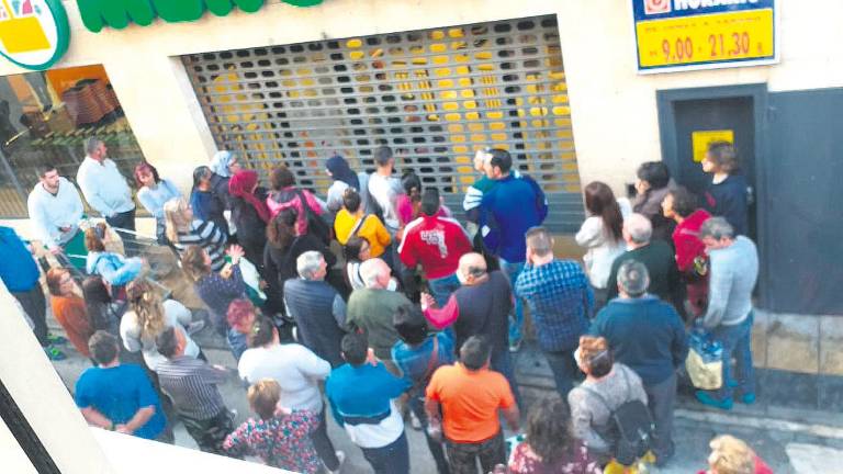 La psicosis por el coronavirus entre los tuccitanos queda clara en los supermercados