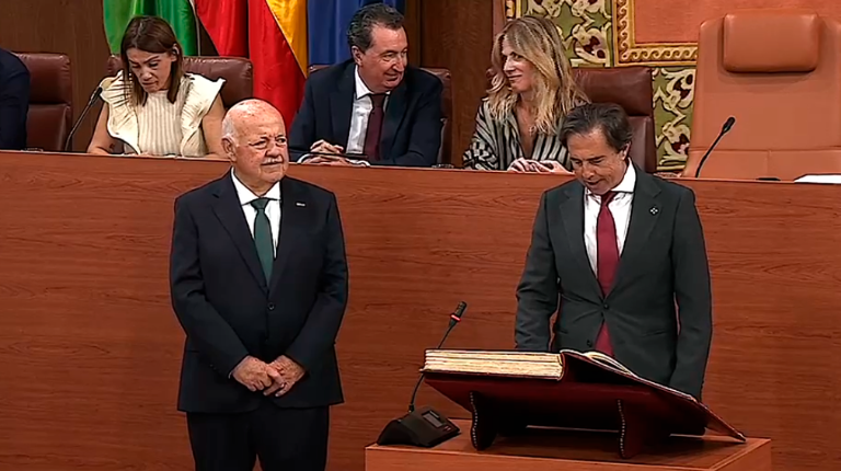 <i>Benito Morillo jura su cargo. / Vox Jaén.</i>