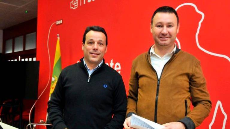 La Ejecutiva municipal fuerza la dimisión del líder del PSOE