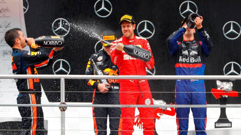 Verstappen gana en Alemania y Vettel remonta bajo la lluvia