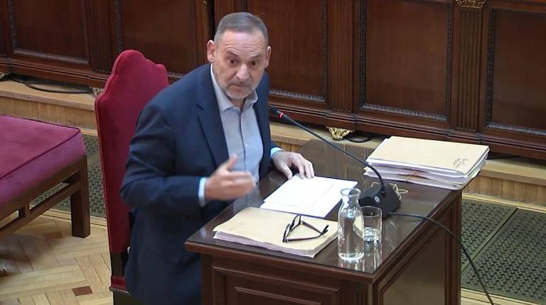 <i>El exministro de Transportes José Luis Ábalos declara hoy como acusado en el juicio del TS por las presuntas irregularidades en la compra de mascarillas. / Tribunal Supremo.</i>