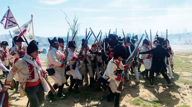 <i>Un pasaje de la contienda recreada en Bailén. / Álex Gómez / Diario JAÉN.</i>