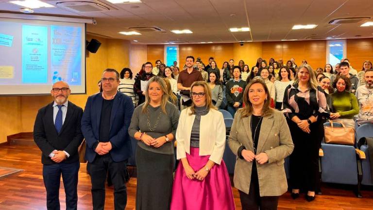 Profesionales del SAS, la UJA y familias abordan el cáncer infantil en un Congreso