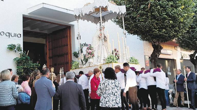La Virgen del Alba y Rocío estrena trono