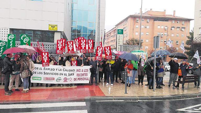 Seguirán las protestas por los recortes en salud