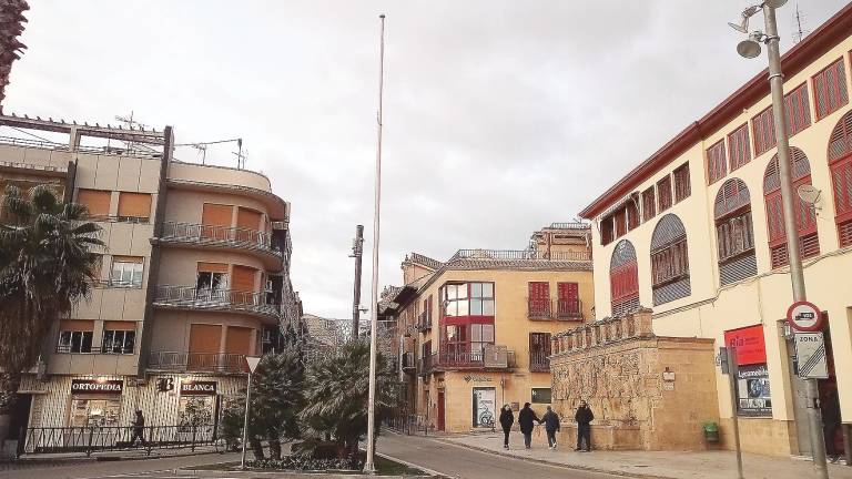 Bandera de España en lugar estratégico