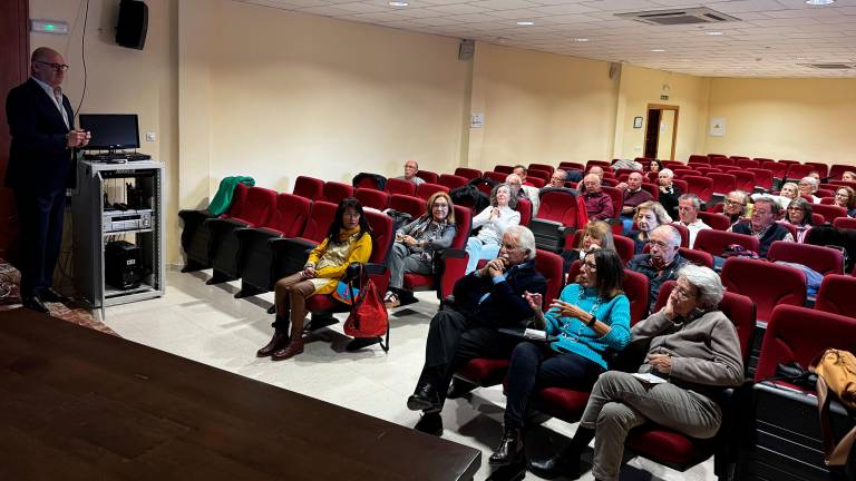 Pistoletazo de salida a “Finanzas para mortales” para alumnos de Aula Abierta de la UJA