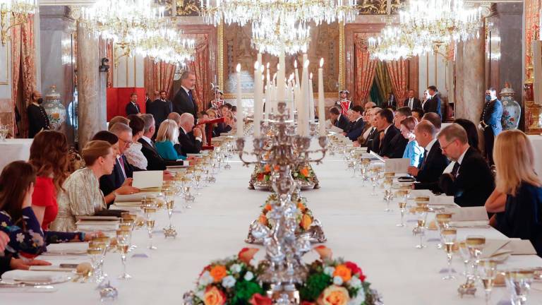 Los comensales en la cena de recepción del Palacio Real. Los acompañantes almorzaron solos al día siguiente. / Europa Press.