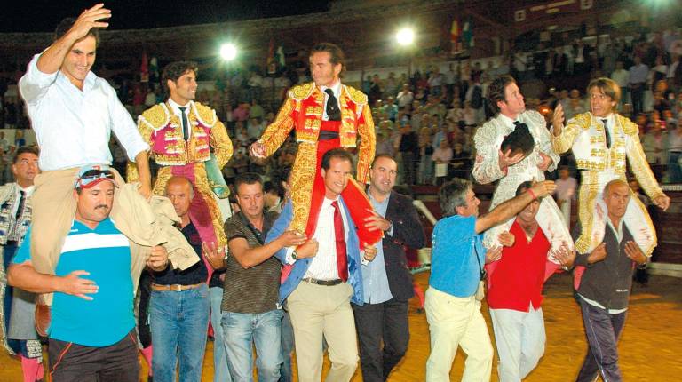 <i>Foto de archivo de la tarde en la que “El Doctor” se despedía de los ruedos, en el coso de San Nicasio. / Jesús Delgado. </i>