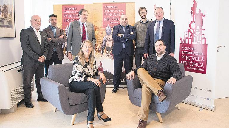 CULTURA.<i> Arias, García, García-Lomas, Rodríguez, Mallenco, Rísquez, Sainz y Lozano durante la presentación. </i>