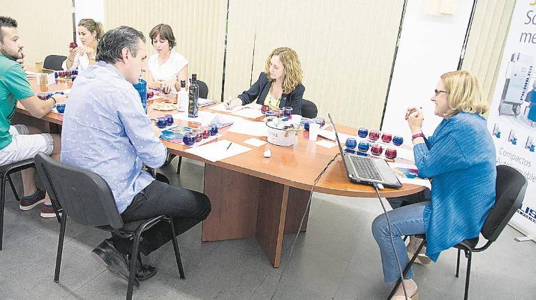 AGRICULTURA . <i> Asistentes a la tercera sesión del Club de Cata “Olivar y Aceite”.</i>