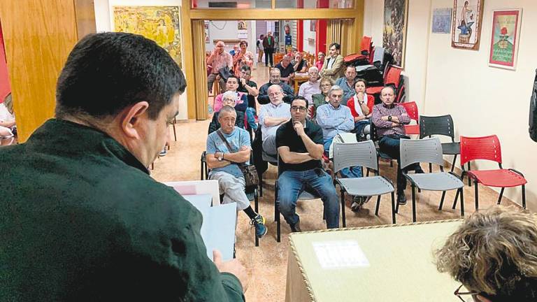 El PSOE pide explicaciones por la retirada de las “manos”