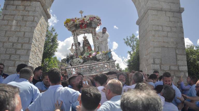 Procesión de la Virgen de la Cabeza, este domingo. / Fotografías Diario JAÉN. 