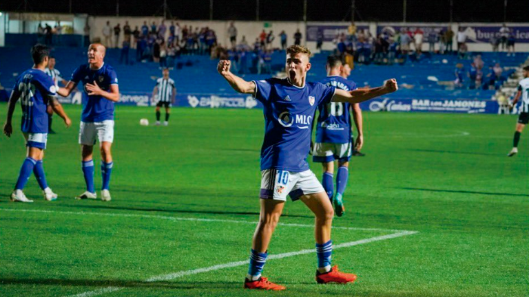 El Linares cumple ante el Badajoz en un final de locura (2-1)