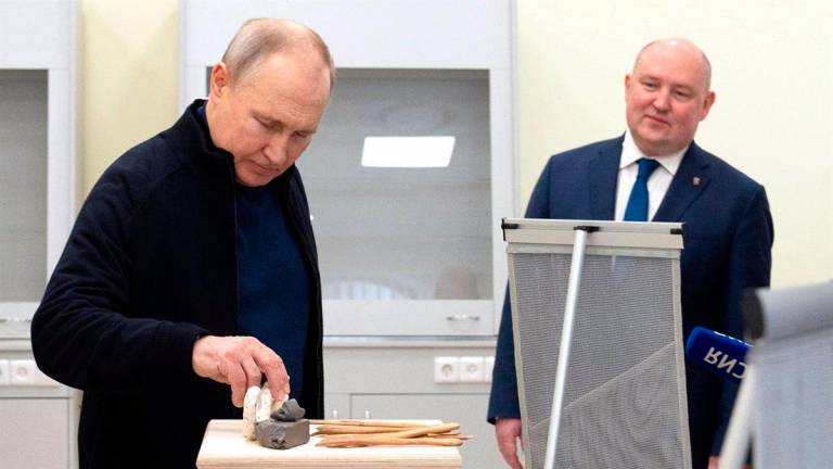 Vladimir Putin hace una visita de trabajo sorpresa a Mariúpol
