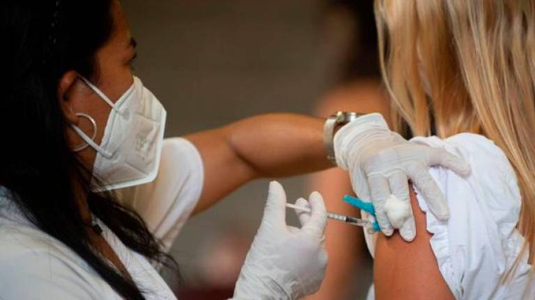 Salud vacuna este sábado sin cita en La Carolina