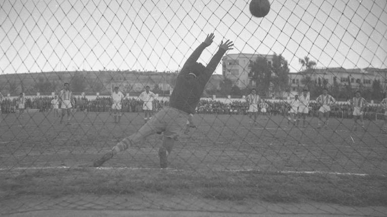 <i>Ayala cerró la goleada con un penalti.</i>