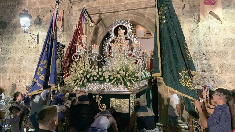 Costal y flores para la Santa Madre en Pegalajar