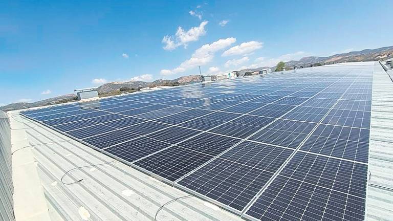 Apuesta de fábricas del plástico por la energía solar en Alcalá la Real