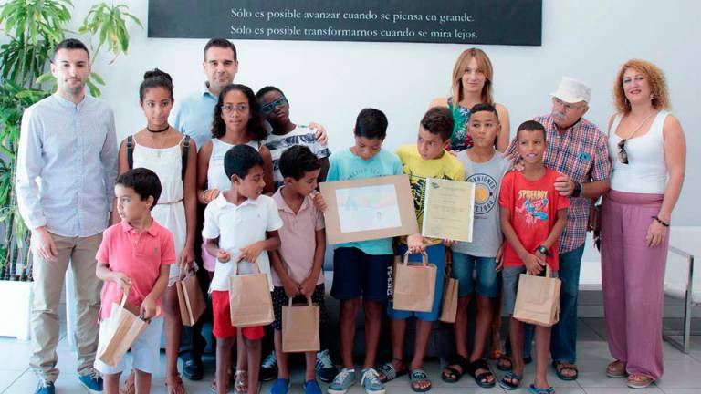 Grupo Avanza aporta material escolar a los niños saharauis