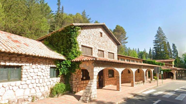 <i>Centro de Visitantes de la Torre del Vinagre, uno de los enclaves que se licitan. Archivo.</i>