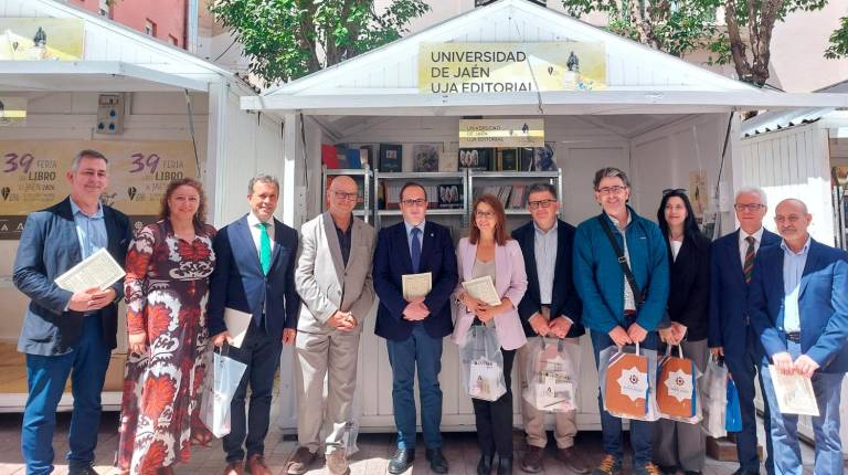 <i>Inauguración del estand de la UJA.</i>