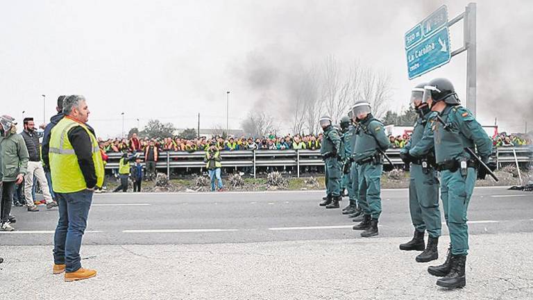 Un corte imprevisto acaba a pelotazos de goma