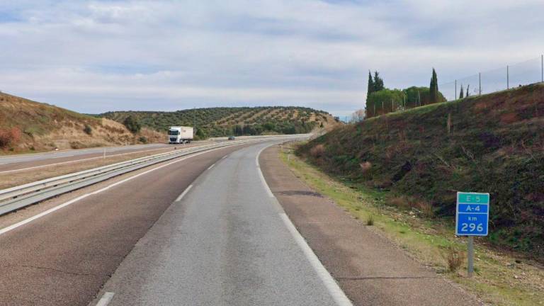 Colisión de un turismo contra un quitamiedos