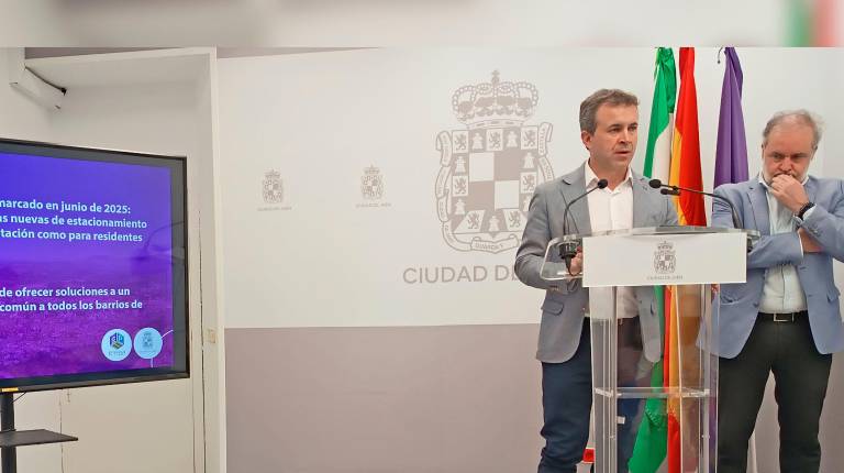 <i>Julio Millán y Francisco Lechuga durante la rueda de prensa. / Ayuntamiento de Jaén.</i>