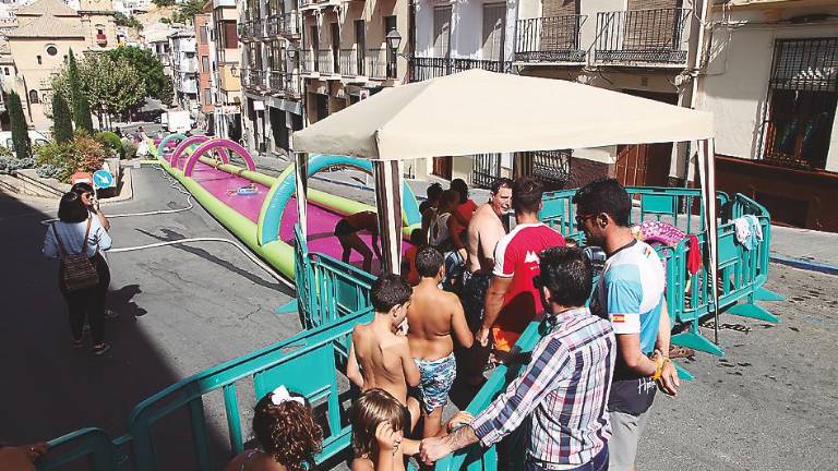 Refrescante deslizador en la calle Real