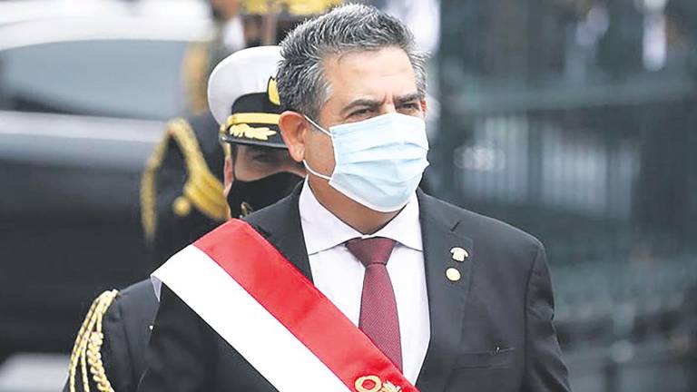 Dimite el presidente interino de Perú en un clima convulso