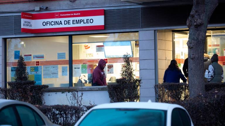 El paro baja en 146.738 personas en 2024 y alcanza su menor nivel en 17 años