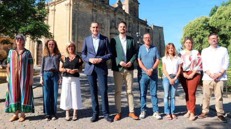 <i>Primera visita institucional de Juan Latorre como presidente de la Diputación en Úbeda, junto a la alcaldesa, Antonia Olivares, y el diputado de Promoción y Turismo, Francisco Javier Lozano. / Diputación de Jaén.</i>
