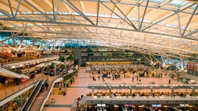 Cierran el aeropuerto de Hamburgo por una amenaza de atentado contra un vuelo